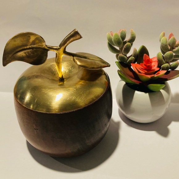 BRONZE & MAHOGANY DECOR - Picture 7 of 7